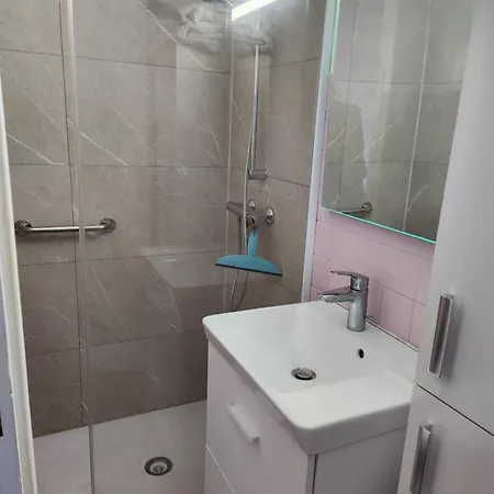 Appartement Studio 500 M De La Plage, Parking Securise, Climatisation *