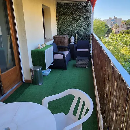 Appartement Studio 500 M De La Plage, Parking Securise, Climatisation